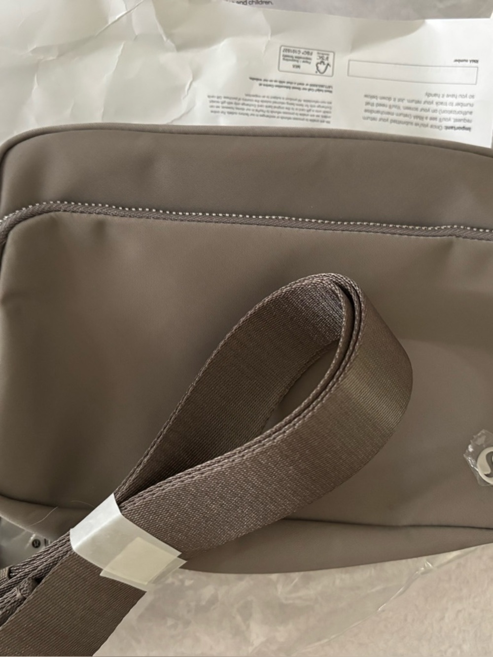 Lululemon Large Everywhere Crossbody nwt taupe